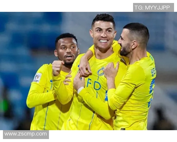 足球明星魅力四射广告大片展现运动精神与时尚风采